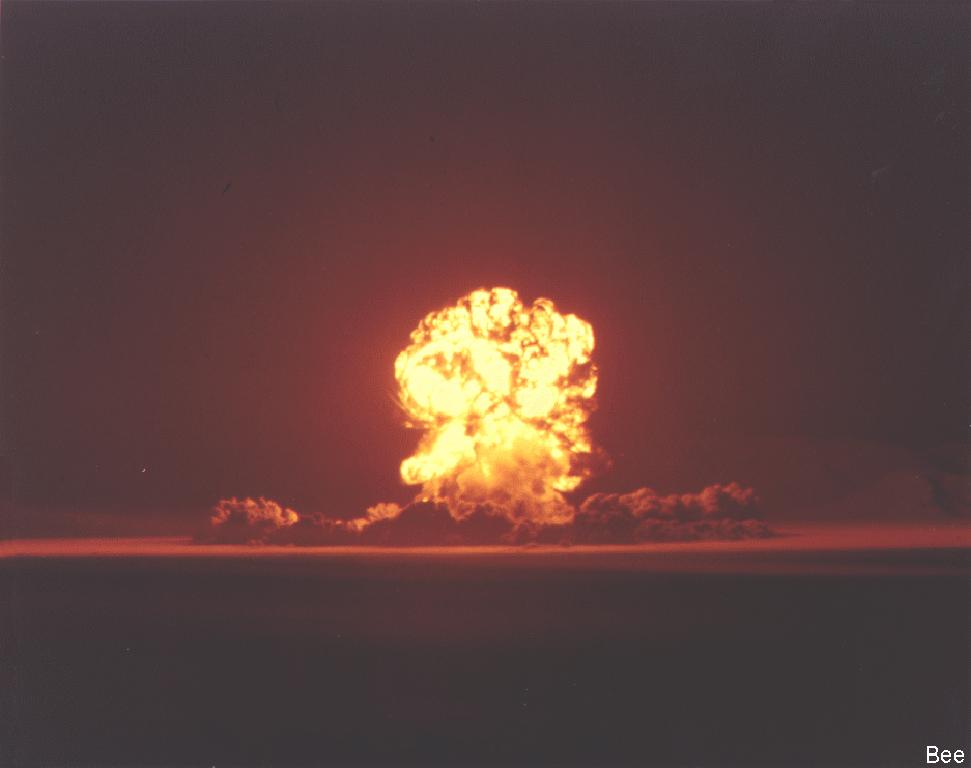 Ядерный взрыв песня. Ядерный взрыв. Атомный взрыв. Термоядерный взрыв. Ночной ядерный взрыв.